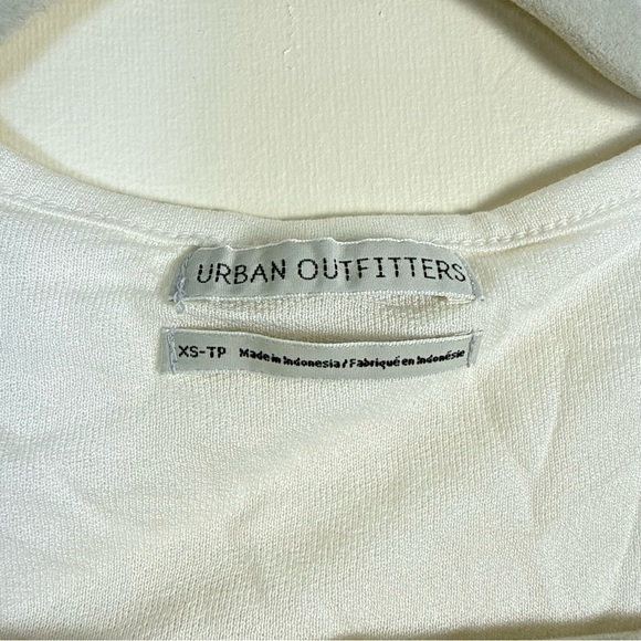 Urban Outfitters Womens White Smocked Crop Top NEW XS Stretch Y2K Casual Ruffle - Picture 3 of 8